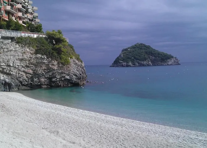 I Campi Di Lino B&B 피날레리구레